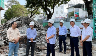 Phó Chủ tịch UBND tỉnh An Giang Lê Văn Phước kiểm tra các công trình trọng điểm ở TP. Long Xuyên