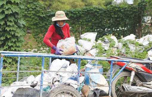 Viết tiếp câu chuyện “Cô gái sửa đường”