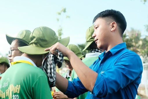 Sống đẹp trong màu áo Đoàn