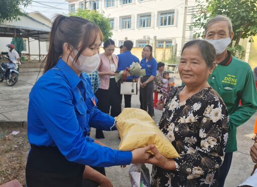 Tháng 3 biên giới