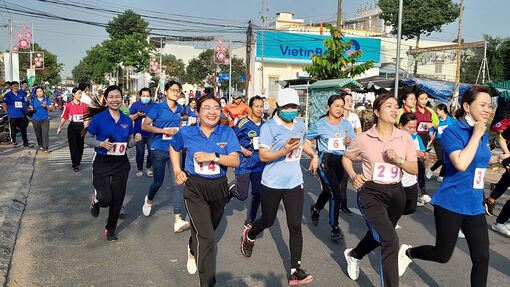 Hơn 250 vận động viên tham gia “Ngày hội Thanh niên khỏe” tại huyện Phú Tân