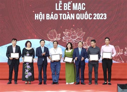 Bế mạc Hội báo toàn quốc 2023: Theo sát xu thế chuyển đổi số, ứng dụng trí tuệ nhân tạo