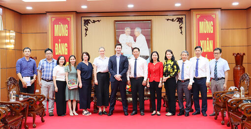 Phó Chủ tịch UBND tỉnh An Giang Trần Anh Thư tiếp ông James Alenxander Deane, Bí thư Thứ hai, Đại sứ quán Úc tại Hà Nội