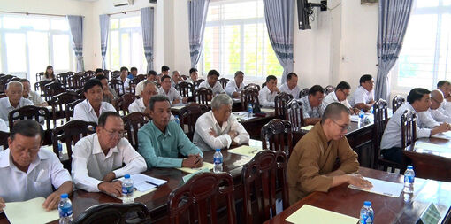 Huyện ủy Phú Tân họp mặt chức sắc, chức việc, tín đồ các tôn giáo và nhân sĩ trí thức tiêu biểu quý I/2023