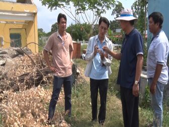 Bí thư Huyện ủy, Chủ tịch UBND huyện Tri Tôn Cao Quang Liêm kiểm tra các công trình tại xã Lê Trì