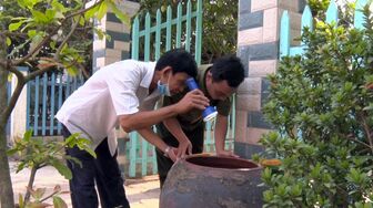 Ra quân chiến dịch diệt lăng quăng phòng, chống dịch sốt xuất huyết ở huyện Phú Tân