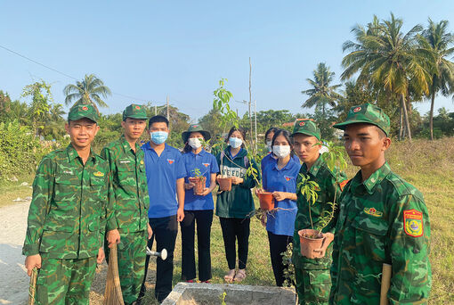 Sức trẻ "quân hàm xanh" xây dựng biên giới