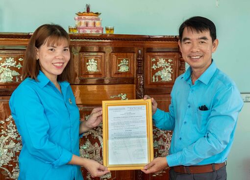 Ban Thường vụ Liên đoàn Lao động TP. Long Xuyên bàn giao "Mái ấm công đoàn" cho đoàn viên khó khăn về nhà ở