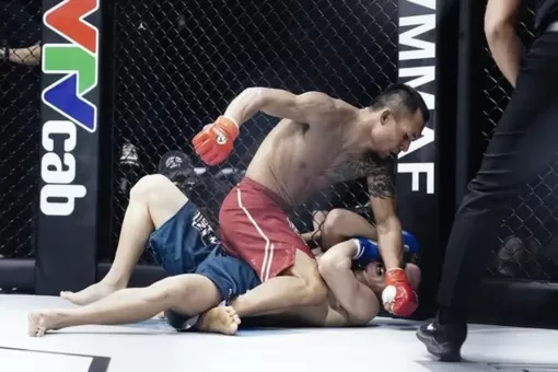 Lý Tiểu Long bị võ sĩ Việt Nam hạ knock-out sau hơn 3 phút