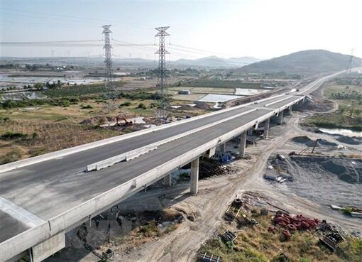 Tập trung tháo gỡ vướng mắc các dự án đường bộ cao tốc và bất động sản