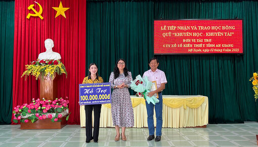 Tiếp nhận và trao học bổng Quỹ “Khuyến học - Khuyến tài” phường Mỹ Xuyên