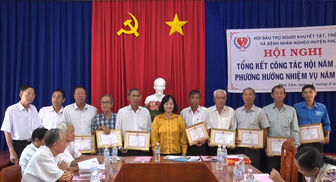 Hàng tỷ đồng hỗ trợ người tàn tật, trẻ mồ côi và bệnh nhân nghèo huyện Phú Tân