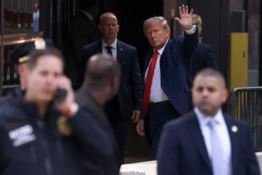 Ông Trump đã đến thành phố New York chuẩn bị cho ngày ra toà án ở Mahattan