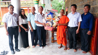 Lãnh đạo huyện Tri Tôn chúc Tết Chol Chnam Thmay 3 chùa Khmer