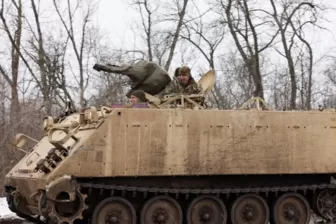 Lực lượng Ukraine ở Bakhmut đứng trước nguy cơ mất đường tiếp viện