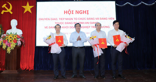 Chuyển giao tổ chức Đảng, đảng viên từ các đảng bộ thuộc Đảng bộ tỉnh An Giang về các đảng bộ thuộc Đảng bộ Khối Doanh nghiệp Trung ương