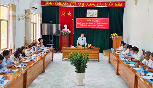 Tập trung xây dựng Đảng vững mạnh