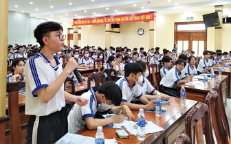 200 học sinh, đoàn viên TP. Châu Đốc được định hướng nghề nghiệp, việc làm và khởi nghiệp