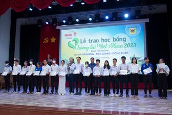 Trao Học bổng “Vì tương lai Việt Nam” năm 2023