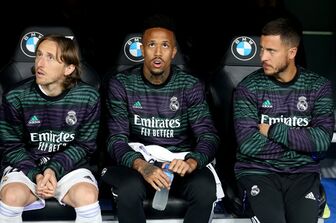 Thua ngược sân nhà trước "tàu ngầm vàng", Real Madrid khó giữ ngôi La Liga