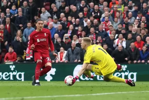 Hòa nghẹt thở với Liverpool, Arsenal 'thổi lửa' cuộc đua vô địch