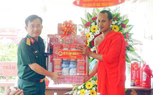 Quân khu 9 chúc Tết Chol Chnam Thmay tại An Giang