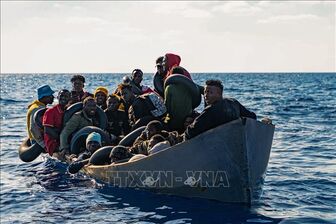 Italy nỗ lực giải cứu thêm 1.200 người di cư trên Địa Trung Hải