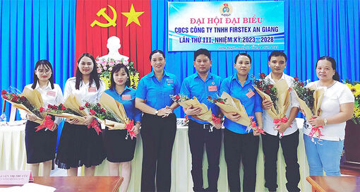 Nữ cán bộ nhiệt huyết với công tác công đoàn