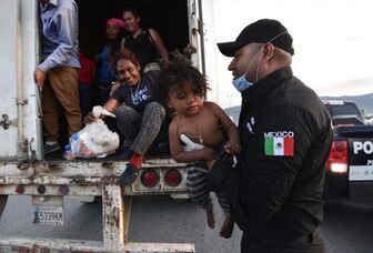 Mexico: Kêu khóc trong thùng xe tải, hơn 200 người di cư được giải cứu