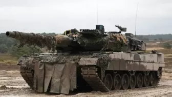 Bùn lầy đã khiến chiếc Leopard đầu tiên bị "hạ gục" trên chiến trường Ukraine