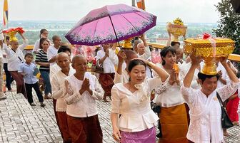 Đồng bào dân tộc thiểu số Khmer vui Tết Chol Chnam Thmay