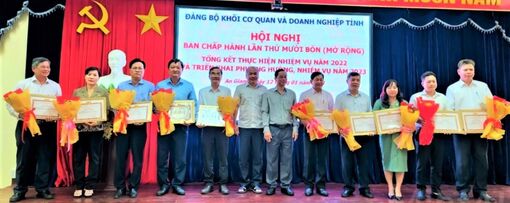 Nâng cao vai trò hạt nhân chính trị