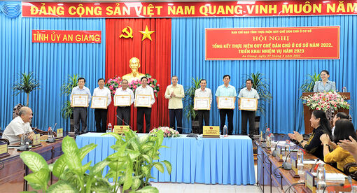 Phát huy dân chủ, quyền làm chủ của nhân dân