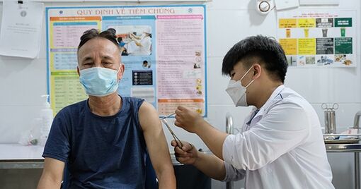 Những ai cần tiêm nhắc lại vaccine phòng COVID-19 trong đợt này?