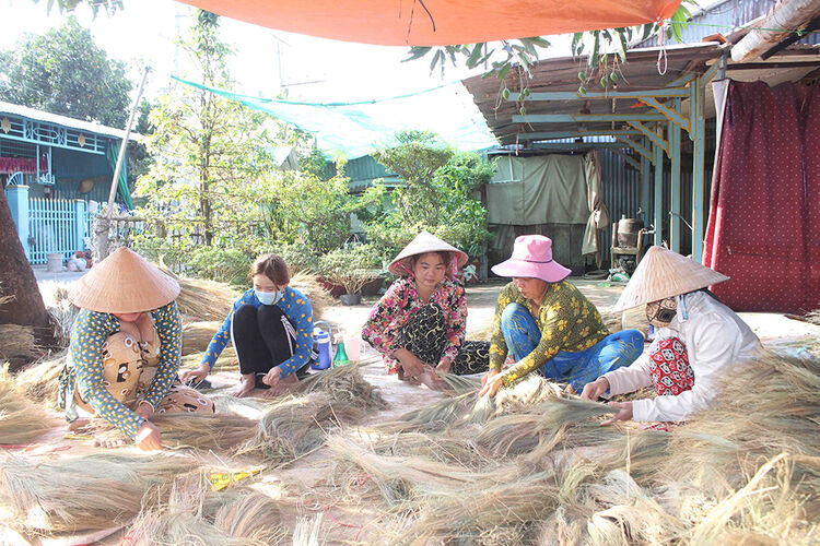 Làm sao bảo tồn và phát triển làng nghề nông thôn?