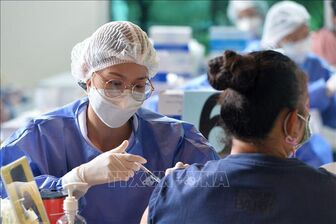 Thái Lan khuyến khích người dân tiêm phòng cúm và COVID-19