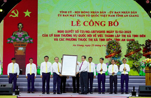 Công bố thành lập TX. Tịnh Biên và các phường trực thuộc