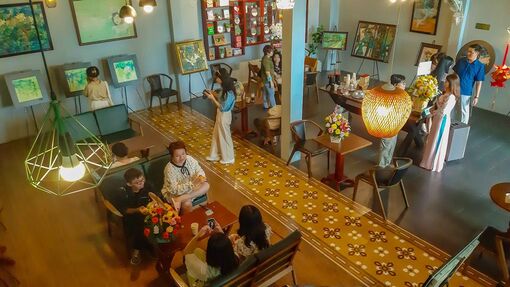 Khai mạc triển lãm tranh chủ đề “Dòng thời gian” của tác giả Trần Kim Ngân