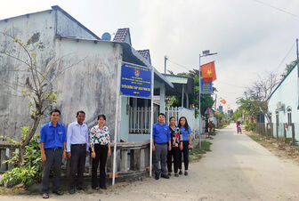 Tỉnh đoàn An Giang hỗ trợ thắp sáng phum sóc ở huyện Tri Tôn