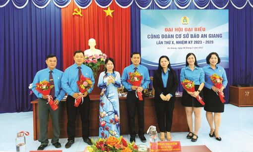 Vận dụng tư tưởng Hồ Chí Minh vào hoạt động công đoàn