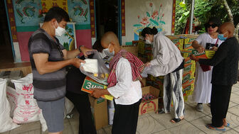 Thêm 200 phần quà cho vùng Khmer nghèo huyện Tri Tôn