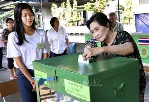 Bầu cử Thái Lan: Các đảng tranh thủ vận động nước rút