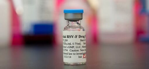 Mỹ trở thành quốc gia đầu tiên phê chuẩn vaccine phòng virus RSV