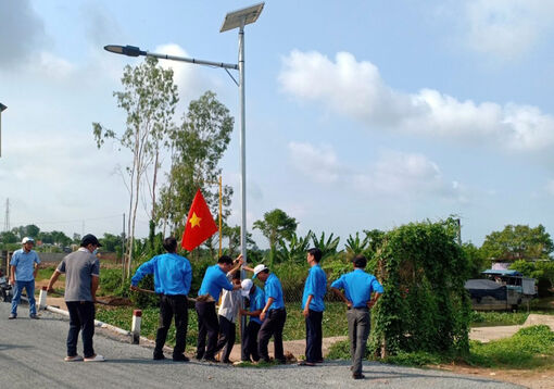 Liên đoàn Lao động huyện Phú Tân thực hiện công trình hưởng ứng Tháng Công nhân 2023