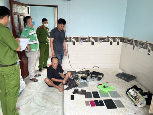 Truy bắt nhanh đối tượng trộm ở cửa hàng điện thoại di động lúc rạng sáng