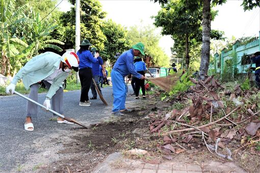 Tuổi trẻ Công ty Cổ phần Môi trường đô thị An Giang góp sức vì môi trường xanh ở núi Sập