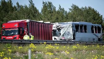 Đức: Xe bồn đâm vào xe tải và xe buýt khiến 52 người bị thương