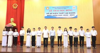 221 học sinh nghèo, vượt khó học giỏi huyện Châu Phú được nhận học bổng