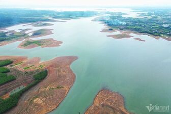 Mực nước xuống kỷ lục, hồ Trị An khô cằn nhất trong 13 năm qua
