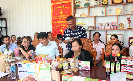 Siêu thị Tứ Sơn kết nối, tiêu thụ sản phẩm đặc trưng tiêu biểu - OCOP 
của các địa phương